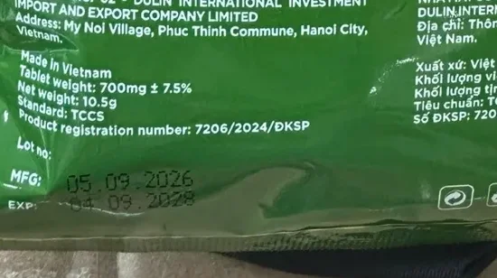 Góc mặt sau túi TOKI SLIM có số ĐKSP, NSX và HSD